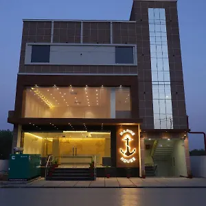 Marine House Hotel
