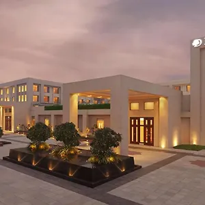 Doubletree By Hilton Agra מלון
